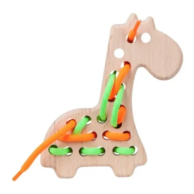 Girafă de șnuruit din lemn